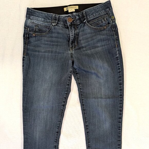 Democracy Women's “Ab Solution” Dark Wash Skinny Jeans. Size 8 - Picture 4 of 5
